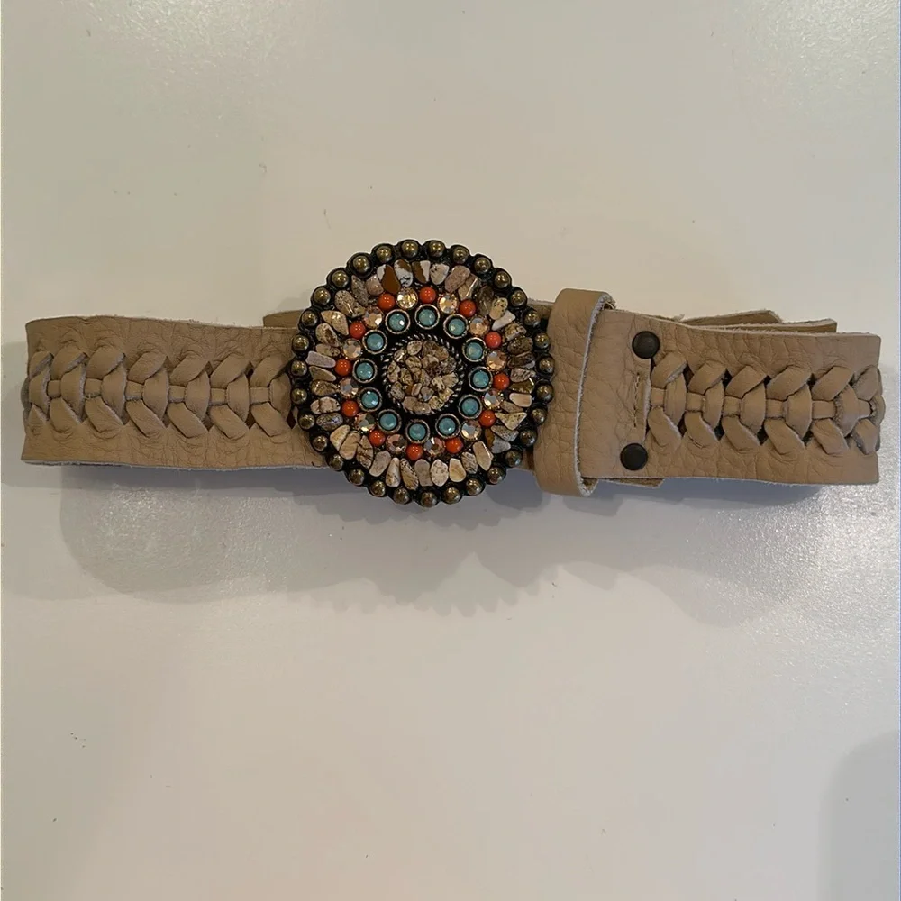 New LEATHEROCK Beaded Tan Leather Belt. Size L37.